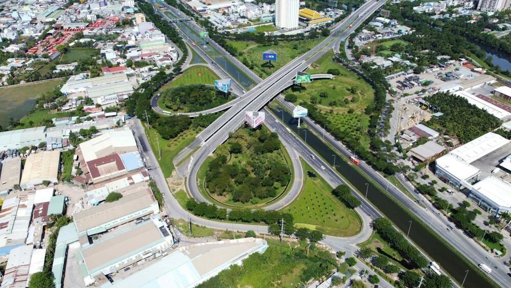 Hạ tầng giao thông được đầu tư bài bản tạo điều kiện thuận lợi trong việc giao thương tại tỉnh Long An Hạ tầng giao thông được đầu tư bài bản tạo điều kiện thuận lợi trong việc giao thương tại tỉnh Long An