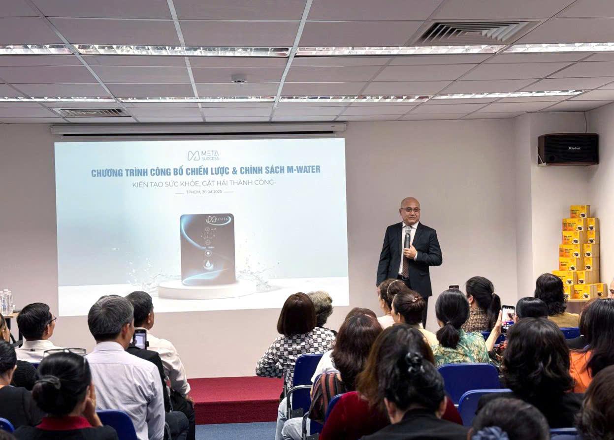 Ông Lê Lộc - Chủ tịch Meta Success chia sẻ về sự ra đời của M-Water. Ông Lê Lộc - Chủ tịch Meta Success chia sẻ về sự ra đời của M-Water.