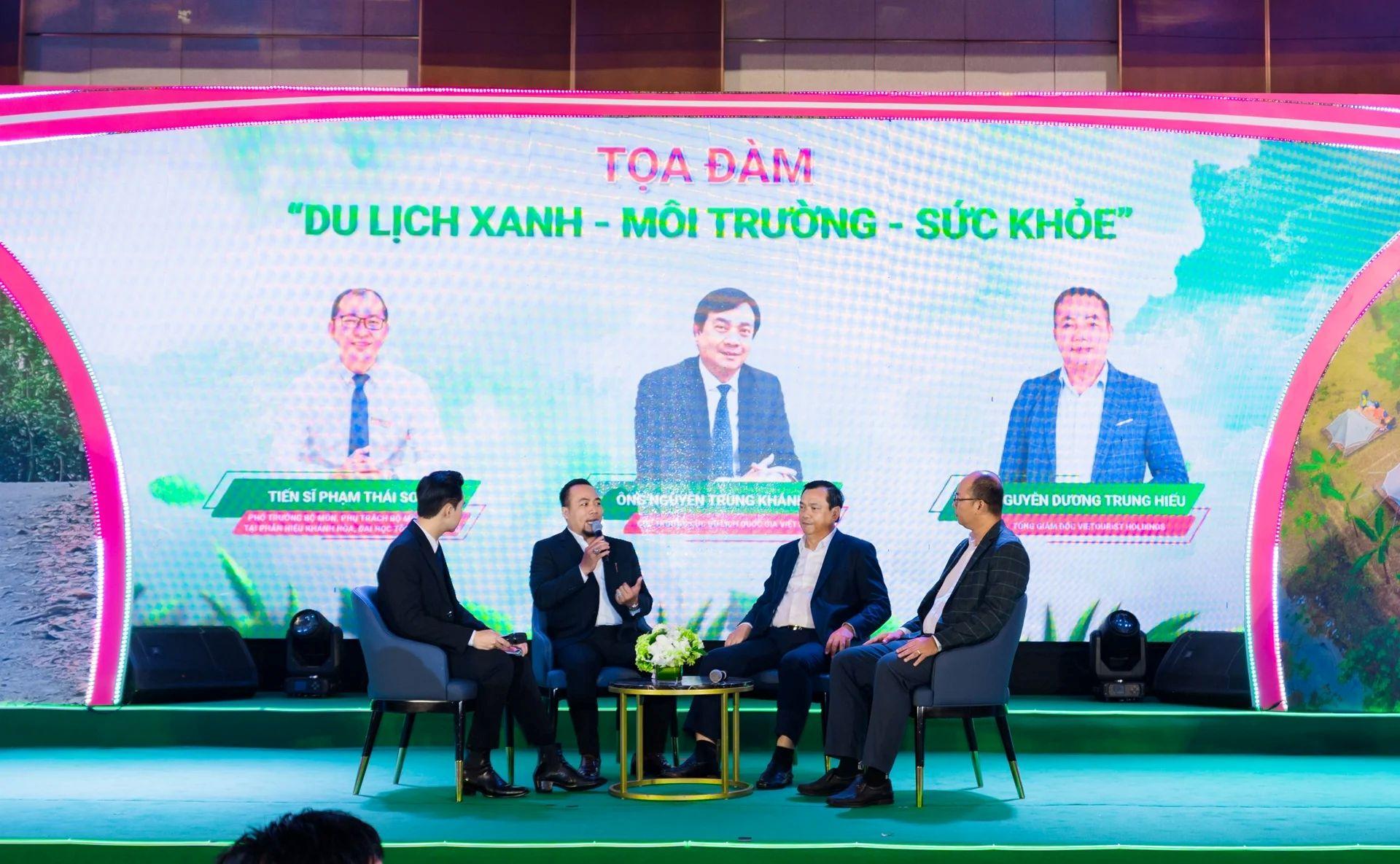 Tại buổi tọa đàm, các diễn giả đã đưa ra nhiều giải pháp đóng góp cho việc phát triển tương lai bền vững của ngành du lịch. Tại buổi tọa đàm, các diễn giả đã đưa ra nhiều giải pháp đóng góp cho việc phát triển tương lai bền vững của ngành du lịch.
