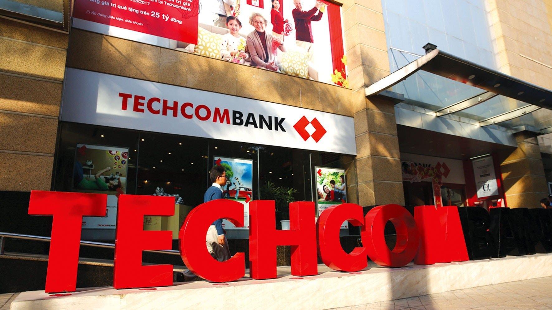 Vợ chồng Chủ tịch Hùng Anh của Techcombank đều góp mặt vào Top 10 người giàu nhất thị trường chứng khoán năm 2024.