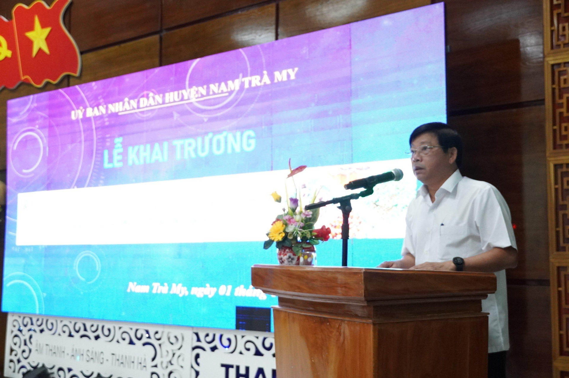 Ông Trần Văn Mẫn - Phó Chủ tịch UBND huyện Nam Trà My phát biểu khai trương sàn thương mại điện tử.