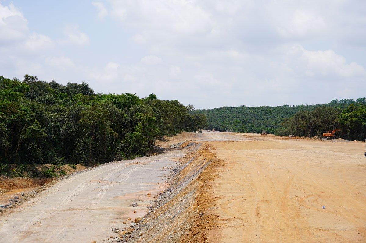 Đoạn đường khảo sát thực địa tại vị trí nút giao với đường Tiến - Châu - Văn Hóa (huyện Quảng Trạch).