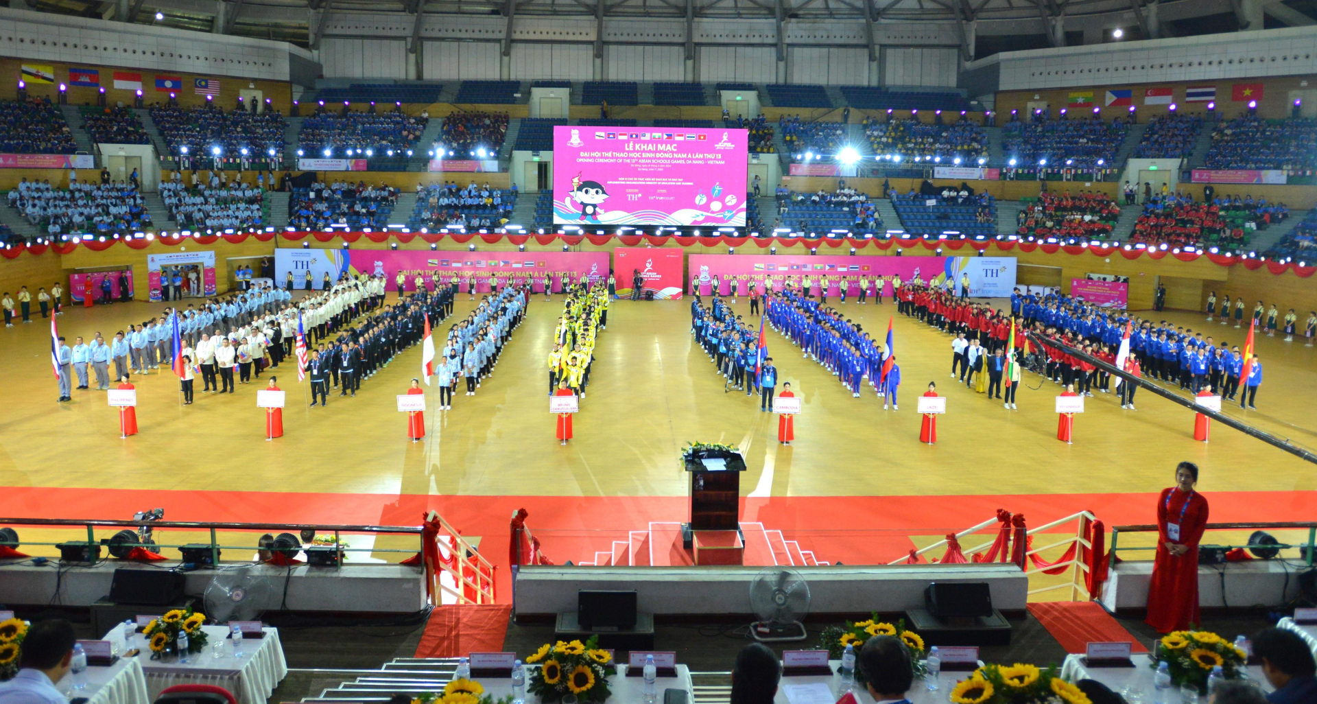 Ngày 1/6, Lễ khai mạc Đại hội Thể thao học sinh Đông Nam Á lần thứ 13 (ASEAN Schools Games - ASG) diễn ra tại thành phố Đà Nẵng.