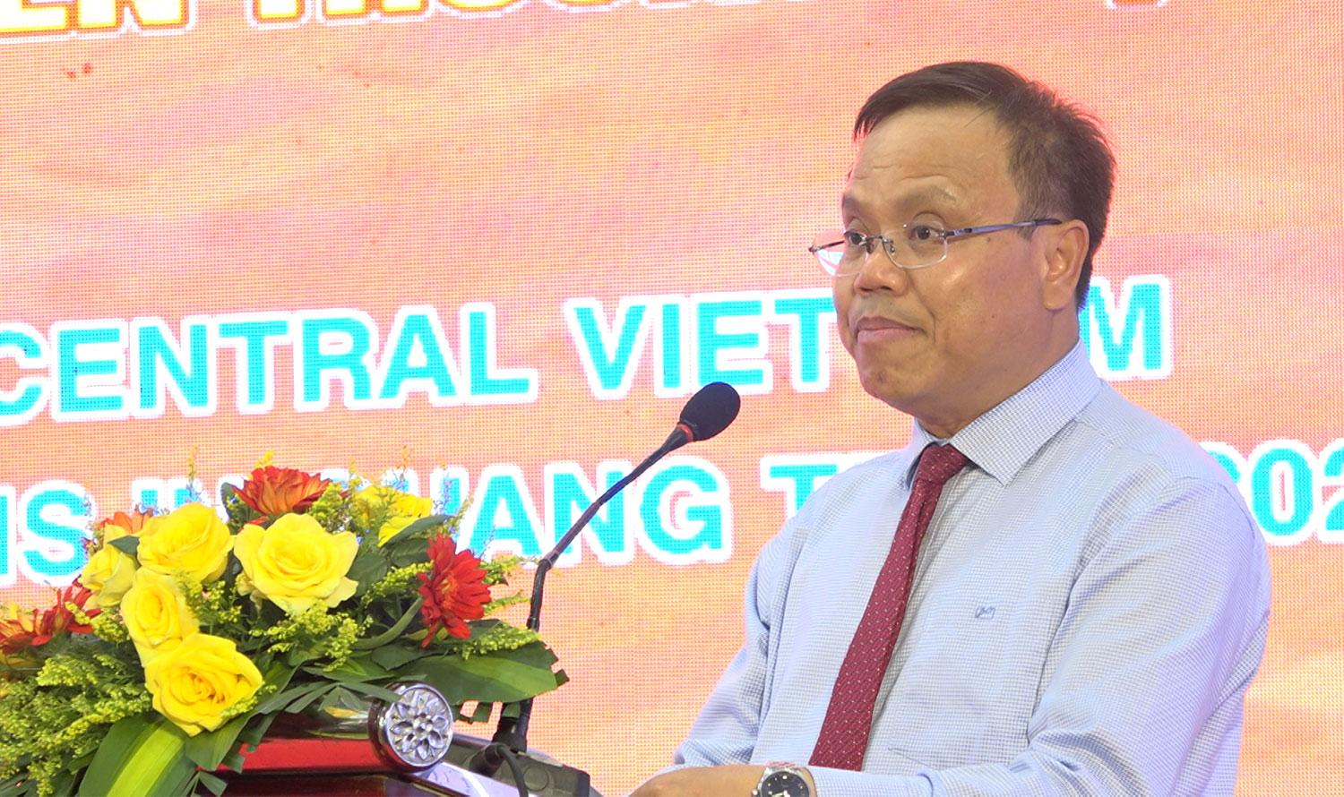Đồng chí Lê Đức Tiến, Phó Chủ tịch UBND tỉnh Quảng Trị phát biểu tại hội nghị.