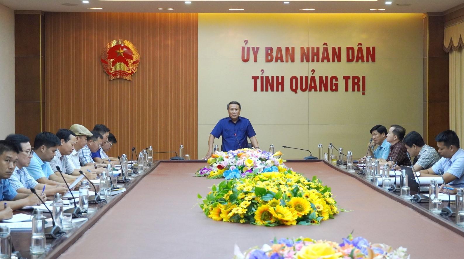 Phó Chủ tịch Thường trực UBND tỉnh Hà Sỹ Đồng chủ trì cuộc họp.