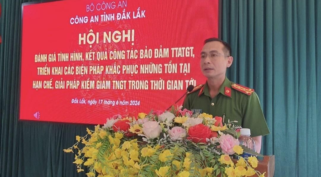 Đại tá Trần Bình Hưng - Phó giám đốc Công an tỉnh Đắk Lắk phát biểu tại hội nghị.