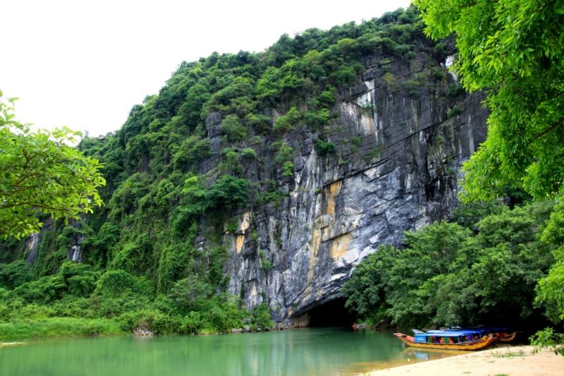 Cửa Động Phong Nha