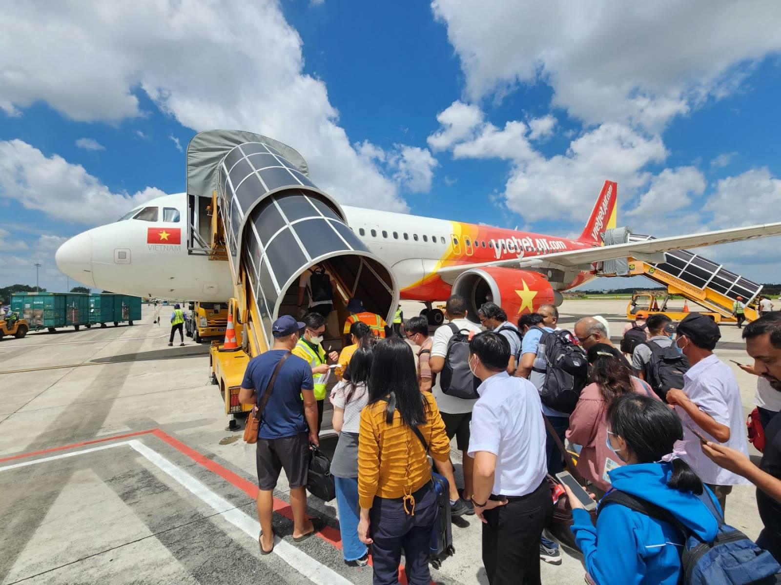 Cục hàng Hàng không Việt Nam khẳng định giá vé máy bay tăng vẫn trong khung quy định.