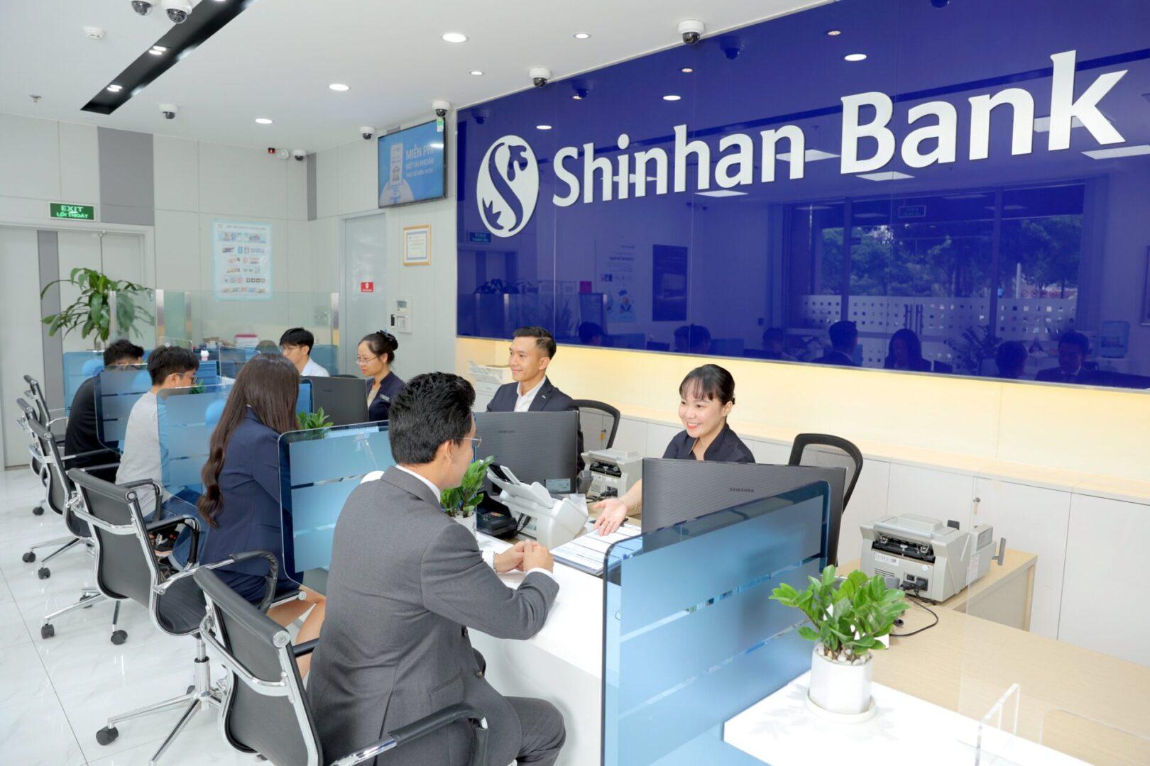 Shinhan Bank: Ngân hàng có 100% vốn nước ngoài - ảnh 1