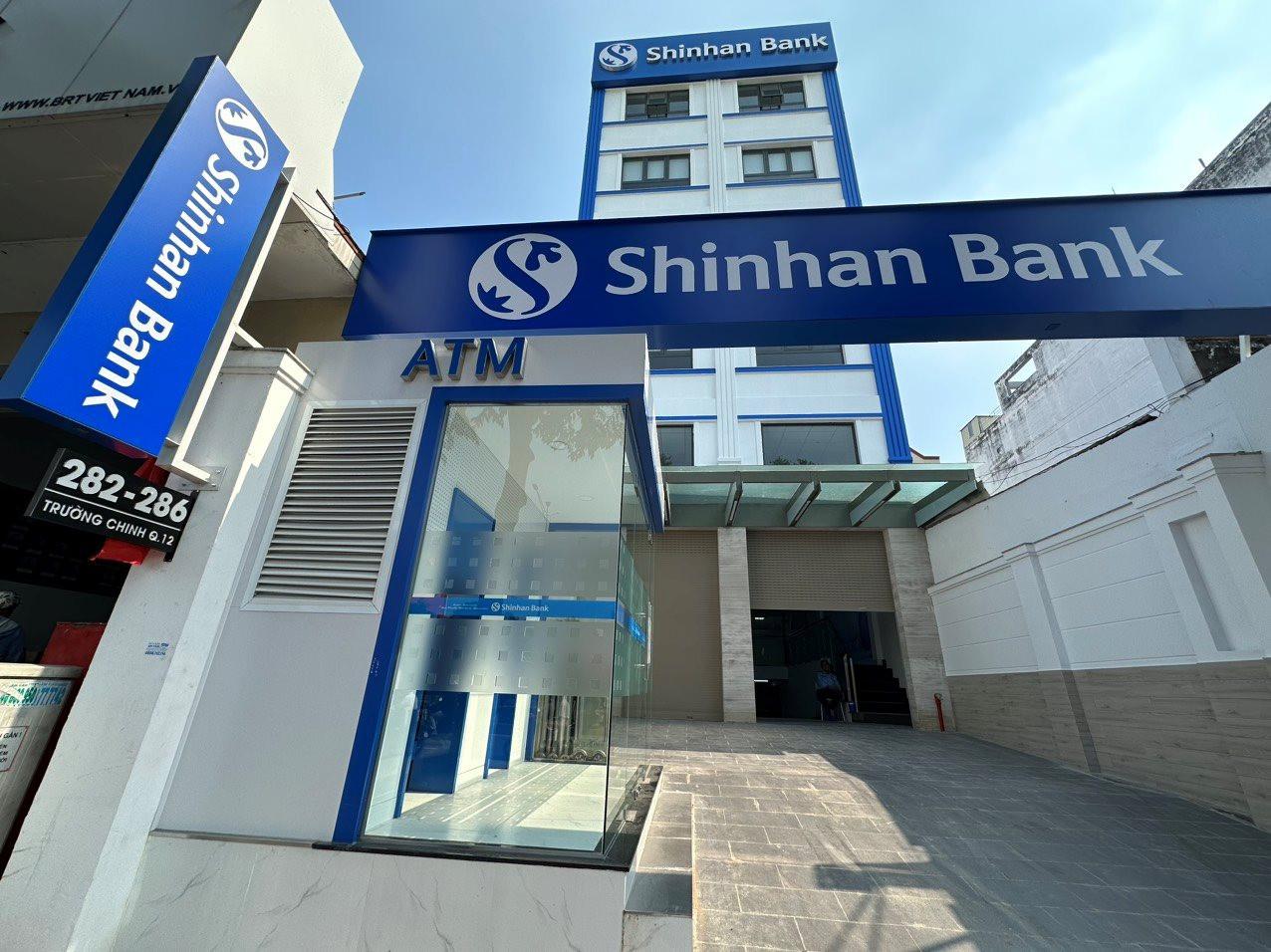 Shinhan Bank: Ngân hàng có 100% vốn nước ngoài - ảnh 3