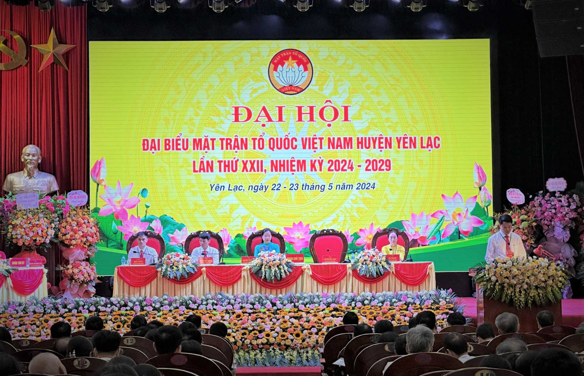 Đ/c Nguyễn Đức Toàn tái đắc cử Chủ tịch UB MTTQ VN huyện Yên Lạc nhiệm kỳ 2024-2029 phát biểu bế mạc Đại hội.