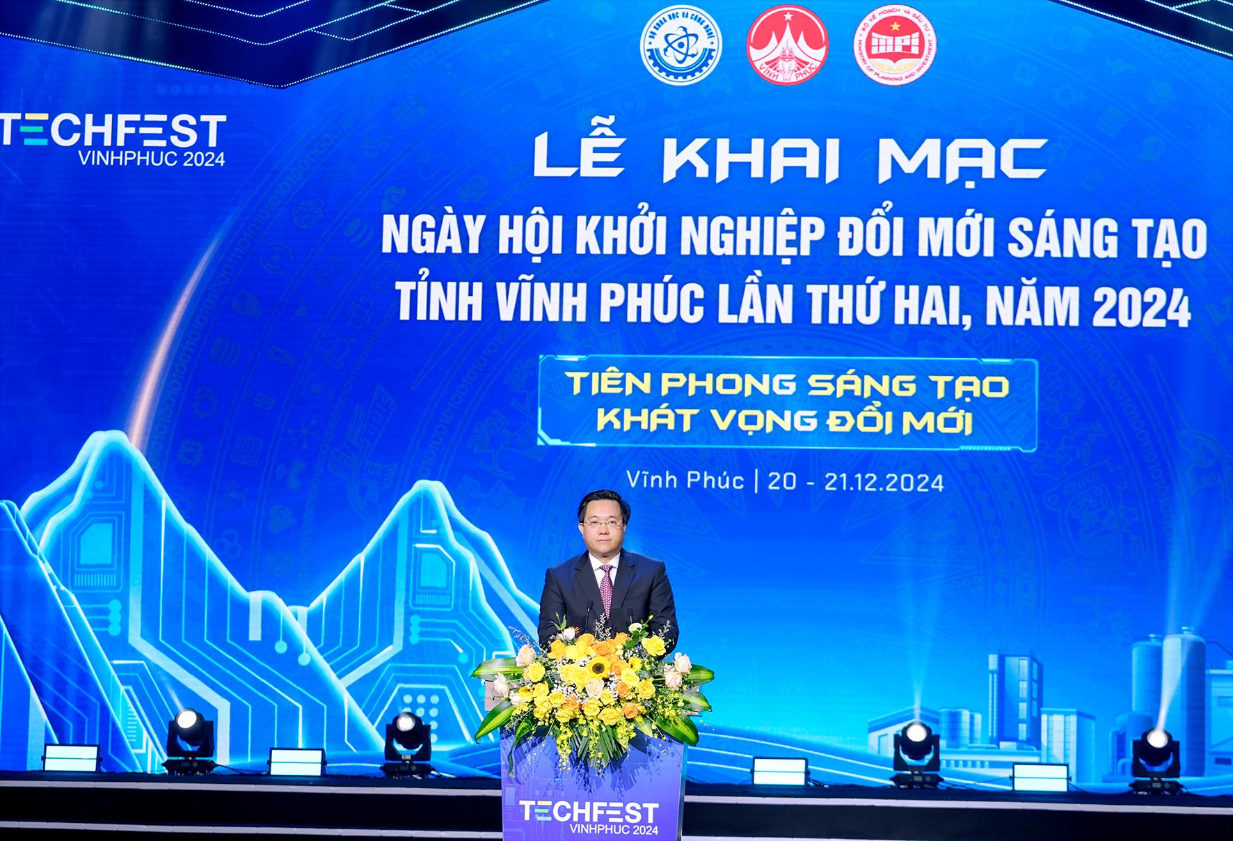 Chủ tịch UBND tỉnh Vĩnh Phúc Trần Duy Đông phát biểu khai mạc khẳng định Vĩnh Phúc là một trong những địa phương có truyền thống đổi mới sáng tạo. (Ảnh: BVP)