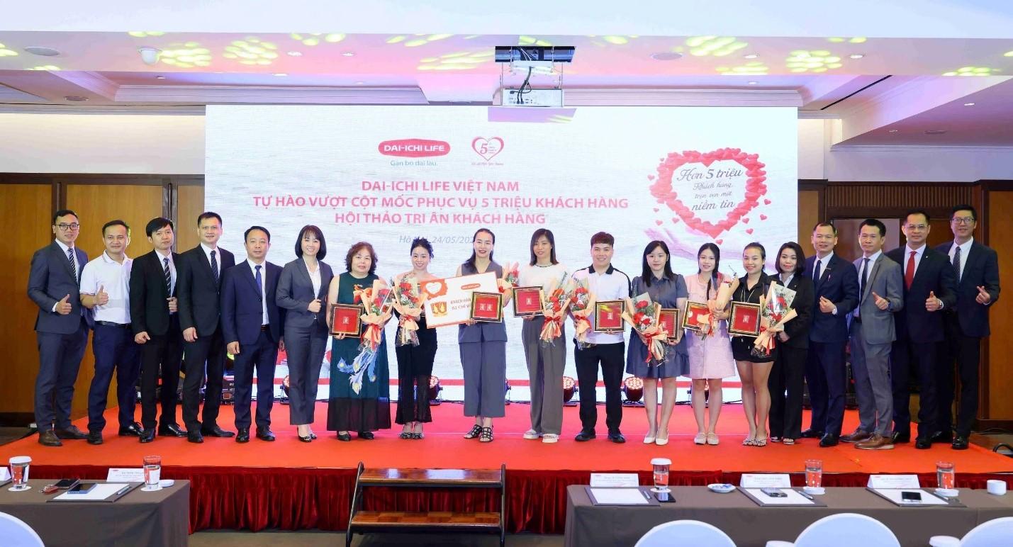 Dai-ichi Life Việt Nam tự hào vượt cột mốc phục vụ 5 triệu khách hàng - ảnh 2 Dai-ichi Life Việt Nam tự hào vượt cột mốc phục vụ 5 triệu khách hàng - ảnh 2