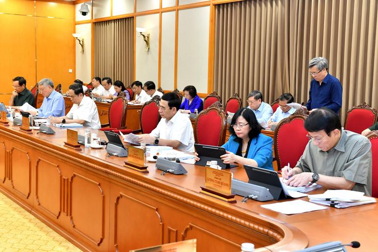 Các đồng chí lãnh đạo Đảng, Nhà nước và các đại biểu dự cuộc họp. (Ảnh ĐĂNG KHOA) Các đồng chí lãnh đạo Đảng, Nhà nước và các đại biểu dự cuộc họp. (Ảnh ĐĂNG KHOA)