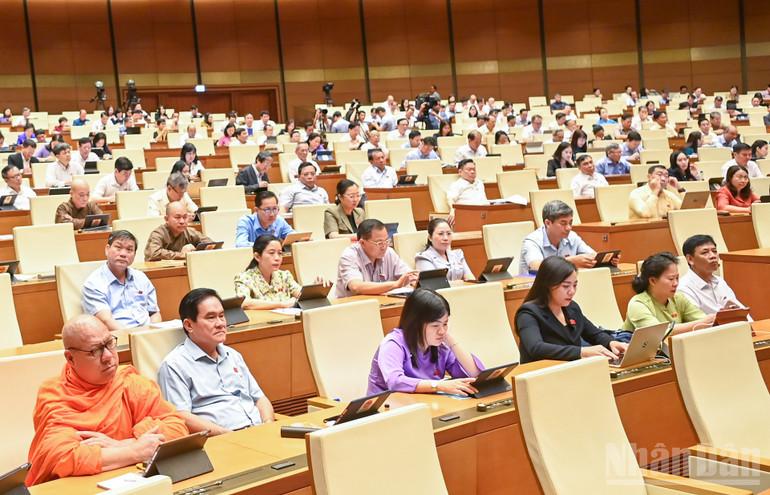Các đại biểu Quốc hội tham dự phiên họp. (Ảnh: DUY LINH) Các đại biểu Quốc hội tham dự phiên họp. (Ảnh: DUY LINH)