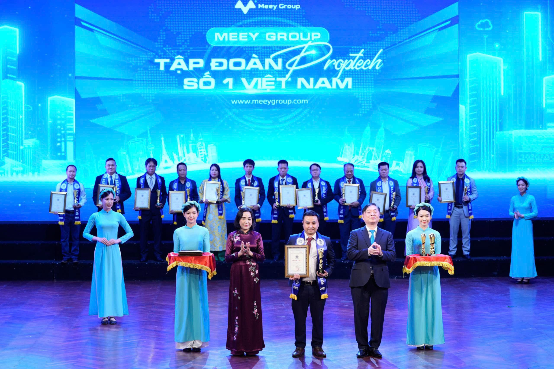 Meey Group lần thứ 3 liên tiếp được vinh danh tại Top Công nghiệp 4.0 Việt Nam. Meey Group lần thứ 3 liên tiếp được vinh danh tại Top Công nghiệp 4.0 Việt Nam.