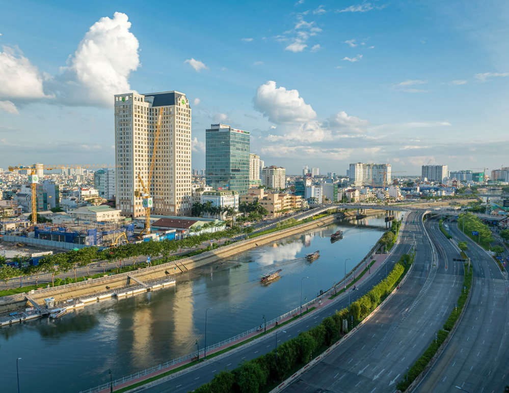 Các đô thị lớn như Hà Nội, TP.HCM và Đà Nẵng tiếp tục là tâm điểm của dòng vốn và nguồn cung mới trên thị trường.