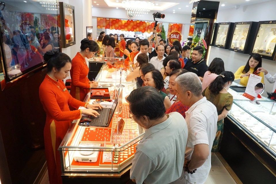 bao-tin-manh-hai-khai-truong-cua-hang-vang-thu-4-tai-ha-noi-1-docx-1567811419628jpg-69144dbcb67da.jpg