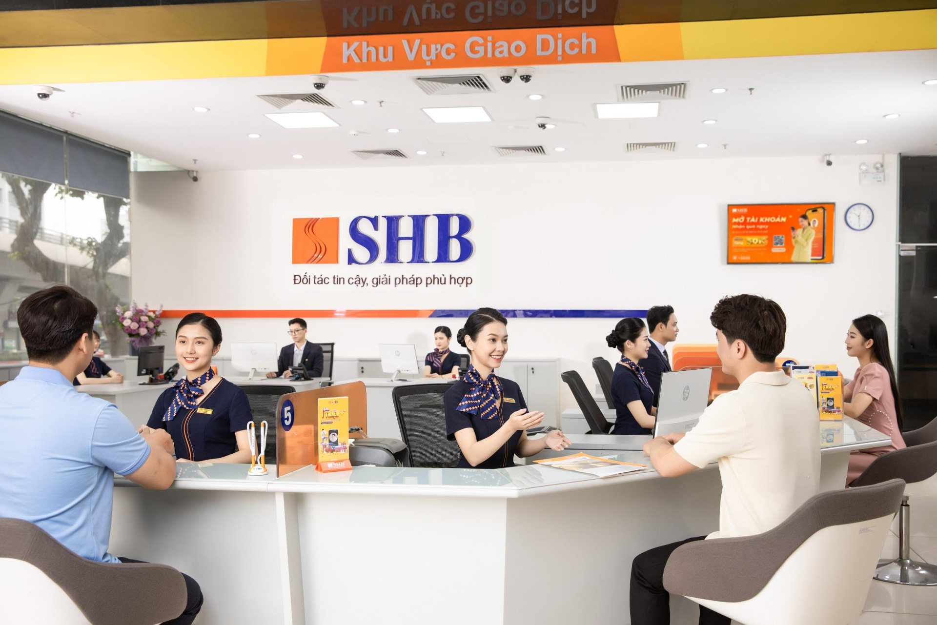 SHB miễn phí đổi thẻ từ sang thẻ chip đạt chuẩn VCCS - ảnh 2