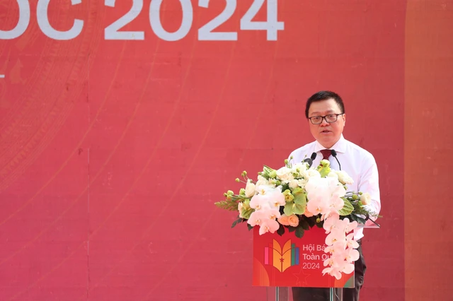 Ông Lê Quốc Minh, Ủy viên Trung ương Đảng, Tổng Biên tập Báo Nhân dân, Phó Trưởng Ban Tuyên giáo Trung ương, Chủ tịch Hội Nhà báo Việt Nam phát biểu tại lễ khai mạc.