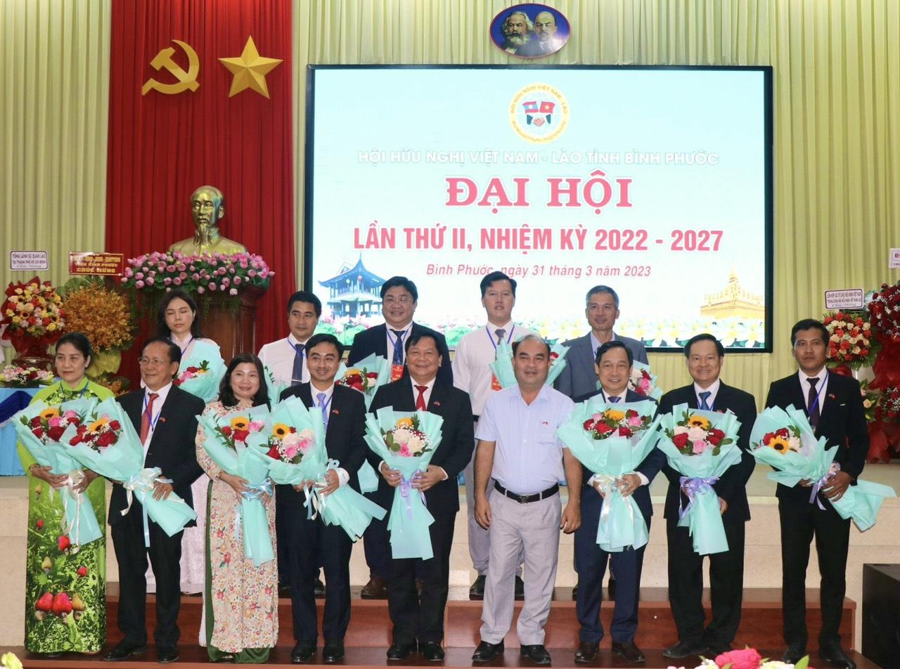 Phó Chủ tịch UBND tỉnh Bình Phước Trần Văn Mi, Chủ tịch Hội Hữu nghị Việt Nam - Lào tỉnh Bình Phước (hàng trước, chính giữa) và BCH, Ban Kiểm tra Hội ra mắt Đại hội Hội Hữu nghị Việt Nam - Lào tỉnh Bình Phước nhiệm kỳ 2022 - 2027. Phó Chủ tịch UBND tỉnh Bình Phước Trần Văn Mi, Chủ tịch Hội Hữu nghị Việt Nam - Lào tỉnh Bình Phước (hàng trước, chính giữa) và BCH, Ban Kiểm tra Hội ra mắt Đại hội Hội Hữu nghị Việt Nam - Lào tỉnh Bình Phước nhiệm kỳ 2022 - 2027.