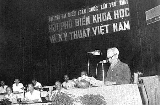 Chủ tịch Hồ Chí Minh phát biểu tại Đại hội Đại biểu toàn quốc lần thứ nhất Hội Phổ biến Khoa học và Kỹ thuật Việt Nam (Nay là Liên hiệp các hội Khoa học và Kỹ thuật Việt Nam).