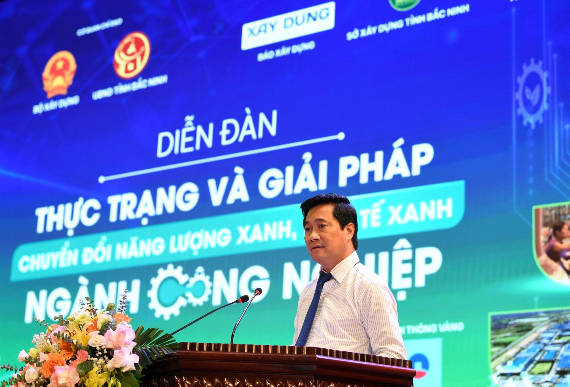 Thứ trưởng Bộ Xây dựng Nguyễn Tường Văn phát biểu tại Diễn đàn.
