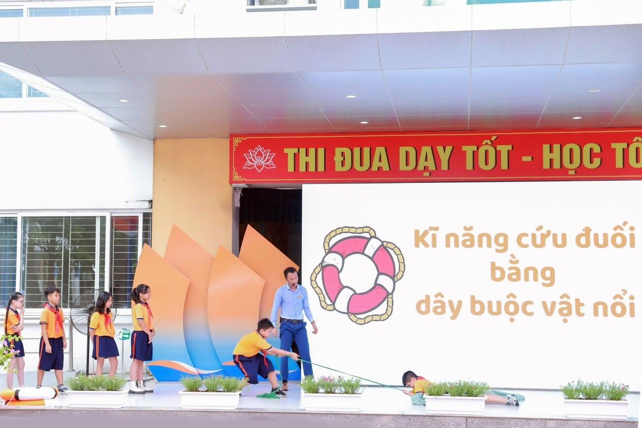 Hà Nội: Quận Long Biên tổ chức Chuyên đề Phòng, chống đuối nước - Kỹ năng xử lý khi gặp hỏa hoạn cho học sinh - ảnh 20