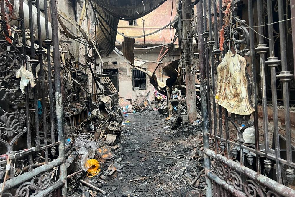Hiện trường vụ cháy căn nhà trọ bị rạng sáng 24/5 khiến 14 người tử vong tại quận Cầu Giấy