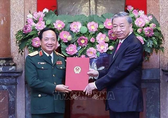 Chủ tịch nước Tô Lâm trao Quyết định bổ nhiệm chức vụ Chủ nhiệm Tổng cục Chính trị Quân đội nhân dân Việt Nam cho Thượng tướng Trịnh Văn Quyết
