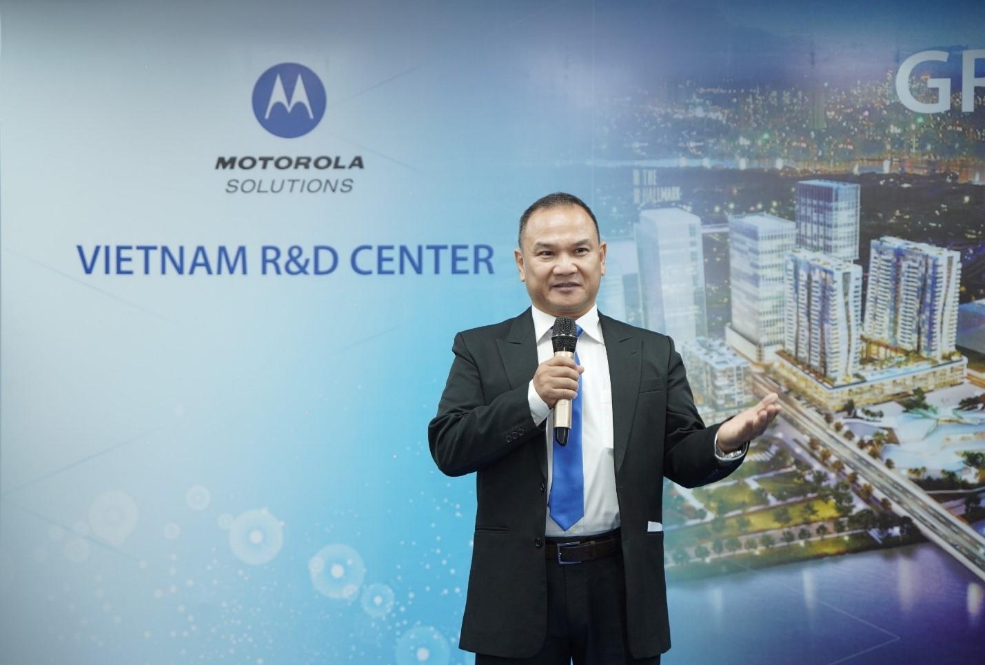 Ông Đinh Tiến Sơn, Giám đốc điều hành kiêm Giám đốc Khoa học của Trung tâm Nghiên cứu và Phát triển Motorola Solutions Việt Nam