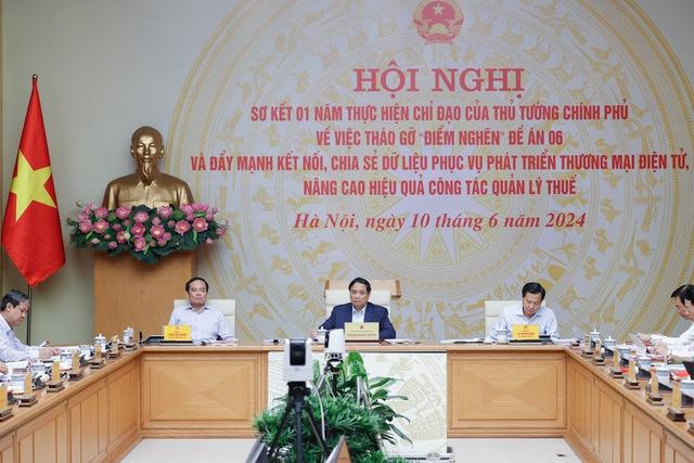 Thủ tướng Phạm Minh Chính và các Phó Thủ tướng: Lê Minh Khái, Trần Lưu Quang chủ trì Hội nghị - Ảnh: VGP/Nhật Bắc