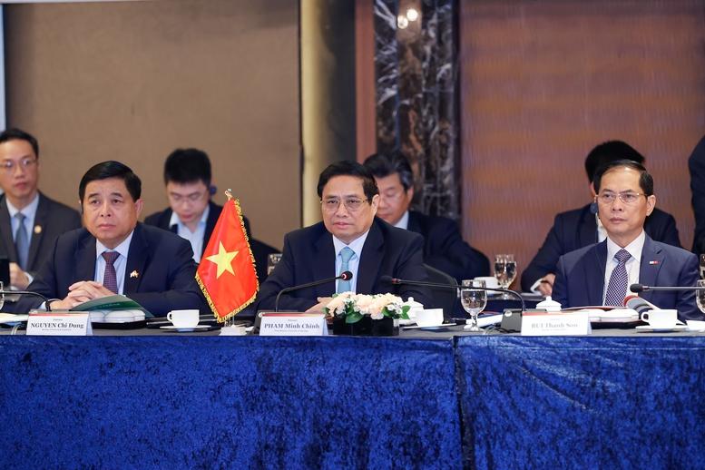 Thủ tướng hoan nghênh, cảm ơn và mong muốn các tập đoàn hàng đầu Hàn Quốc tiếp tục mở rộng đầu tư, hợp tác với Việt Nam, cùng nhau thúc đẩy 
