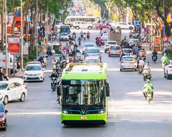 Hà Nội lên kế hoạch sử dụng 100% xe buýt chạy năng lượng xanh - ảnh 1
