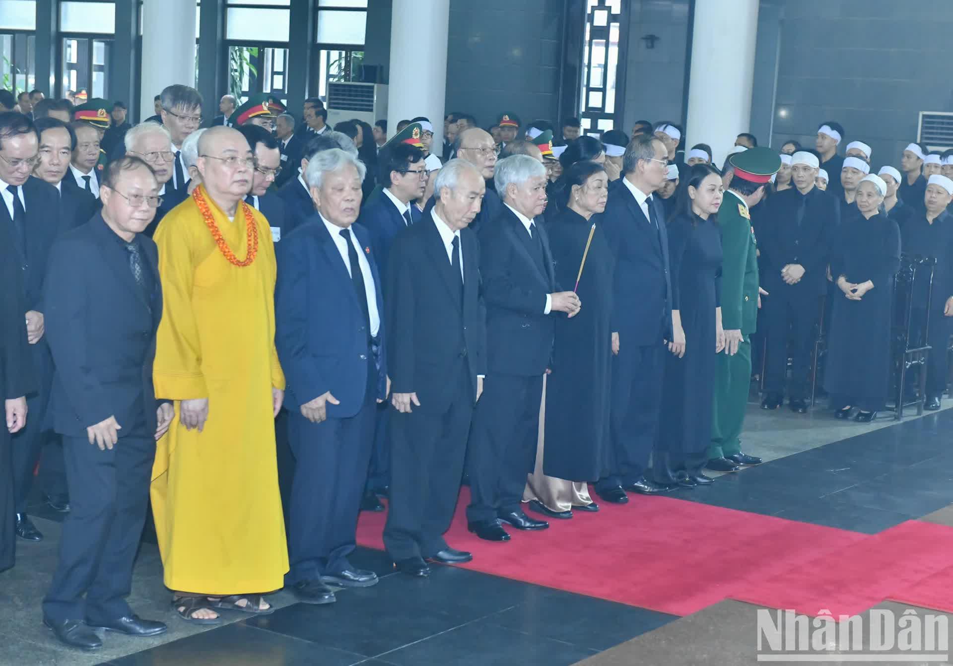 [Ảnh] Lãnh đạo Đảng, Nhà nước và Mặt trận Tổ quốc viếng Tổng Bí thư Nguyễn Phú Trọng - ảnh 15