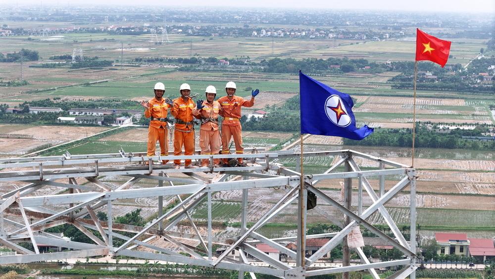 Bảo đảm khánh thành đường dây 500 kV mạch 3 đúng dịp kỷ niệm Cách mạng tháng Tám và Quốc khánh 2/9 - ảnh 1