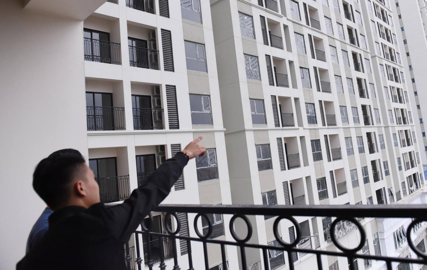 Chuyện khó tin thời chung cư “ngáo giá”: Cầm trên tay 2 tỷ mua căn hộ 2 ngủ như “mò kim đáy biển”