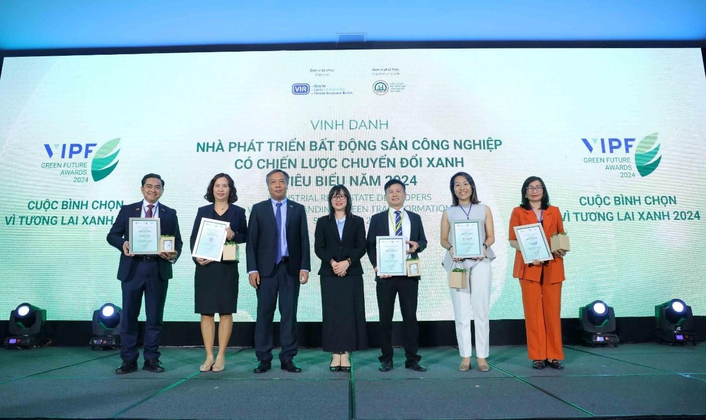 Shinec vinh dự là một trong năm doanh nghiệp được vinh danh ở Hạng mục “Nhà phát triển bất động sản công nghiệp có chiến lược chuyển đổi xanh tiêu biểu năm 2024”.