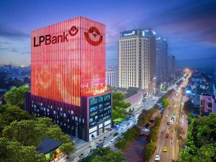 LPBank bất ngờ muốn chuyển trụ sở chính, sẽ mua 5% vốn cổ phần FPT. (Ảnh minh họa)