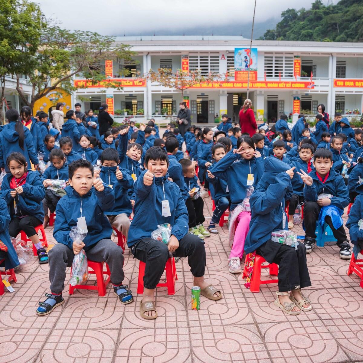 YODY mang yêu thương và sự ấm áp đến với các em học sinh vùng cao Hà Giang - ảnh 4