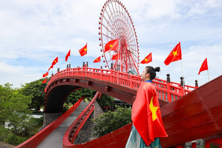 Sun World Ha Long phủ sắc cờ hoa. Sun World Ha Long phủ sắc cờ hoa.
