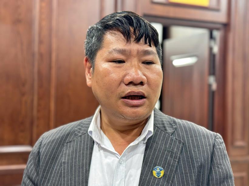 Cuộc hội ngộ với người bố đã mất là một liều chữa lành đầy xúc động đối với anh Quỳnh. Cuộc hội ngộ với người bố đã mất là một liều chữa lành đầy xúc động đối với anh Quỳnh.
