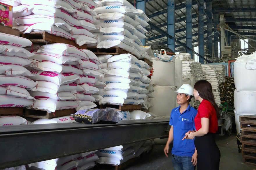 Agribank luôn ưu tiên nguồn vốn và hỗ trợ giải pháp tài chính, thương mại, thanh toán dành cho doanh nghiệp xuất nhập khẩu. Agribank luôn ưu tiên nguồn vốn và hỗ trợ giải pháp tài chính, thương mại, thanh toán dành cho doanh nghiệp xuất nhập khẩu.