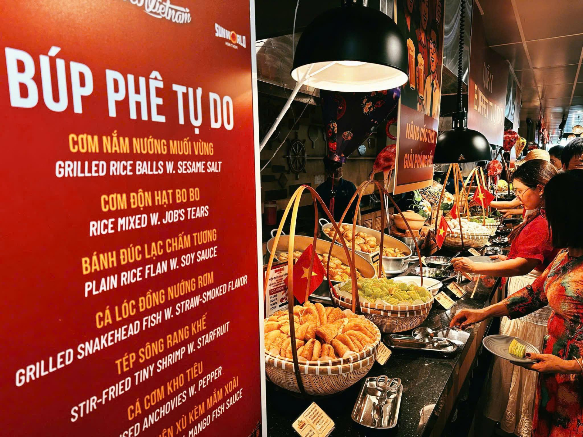 Buffet Tự Do mang đến những món ăn từng là “mảnh ghép tuổi thơ”. Buffet Tự Do mang đến những món ăn từng là “mảnh ghép tuổi thơ”.