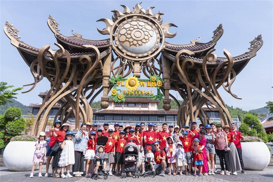 Hàng chục ngàn du khách ghé thăm Sun World Ba Na Hills trong hai ngày đầu nghỉ lễ 30/4 - ảnh 1 Hàng chục ngàn du khách ghé thăm Sun World Ba Na Hills trong hai ngày đầu nghỉ lễ 30/4 - ảnh 1