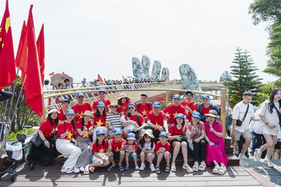 Hàng chục ngàn du khách ghé thăm Sun World Ba Na Hills trong hai ngày đầu nghỉ lễ 30/4 - ảnh 9 Hàng chục ngàn du khách ghé thăm Sun World Ba Na Hills trong hai ngày đầu nghỉ lễ 30/4 - ảnh 9