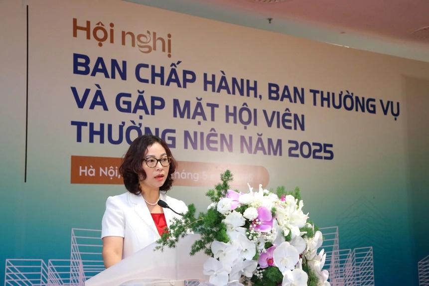 Bà Tống Thị Hạnh – Cục trưởng Cục Quản lý nhà và Thị trường bất động sản (Bộ Xây dựng) phát biểu chỉ đạo tại hội nghị. (Ảnh: VNREA) Bà Tống Thị Hạnh – Cục trưởng Cục Quản lý nhà và Thị trường bất động sản (Bộ Xây dựng) phát biểu chỉ đạo tại hội nghị. (Ảnh: VNREA)