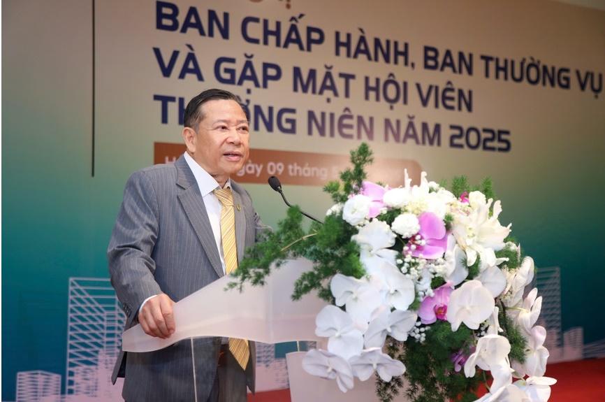 TS. Nguyễn Văn Khôi - Chủ tịch Hiệp hội Bất động sản Việt Nam (VNREA) phát biểu khai mạc hội nghị. (Ảnh: VNREA) TS. Nguyễn Văn Khôi - Chủ tịch Hiệp hội Bất động sản Việt Nam (VNREA) phát biểu khai mạc hội nghị. (Ảnh: VNREA)