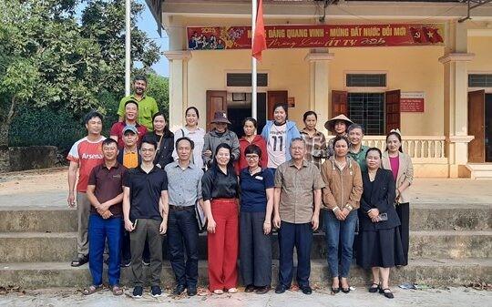 đại diện VietED Group trong một chuyến công tác tại địa phương. đại diện VietED Group trong một chuyến công tác tại địa phương.