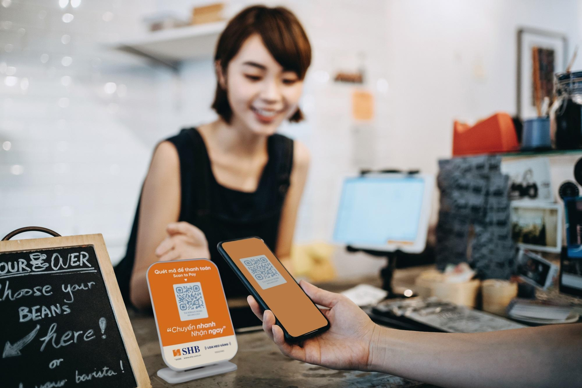 Loa thanh toán SHB hứa hẹn là công cụ hữu hiệu cho tiểu thương. Loa thanh toán SHB hứa hẹn là công cụ hữu hiệu cho tiểu thương.